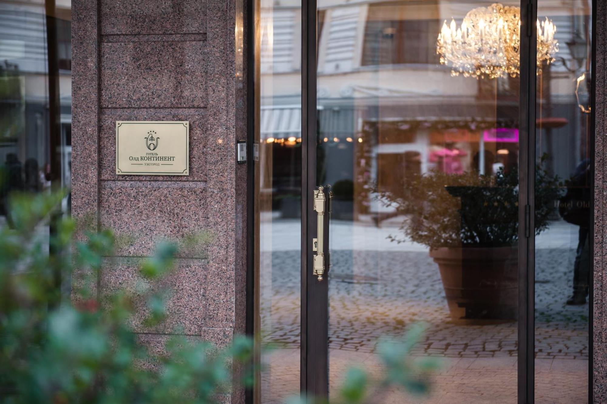 Old Continent Hotel Uzhhorod Exterior foto